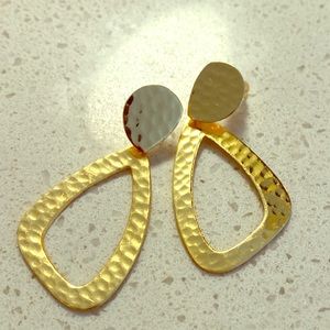 Beautiful, fun gold earrings!